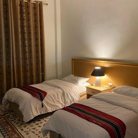 Mesha Stele Hotel Suites Madaba Bagian luar foto