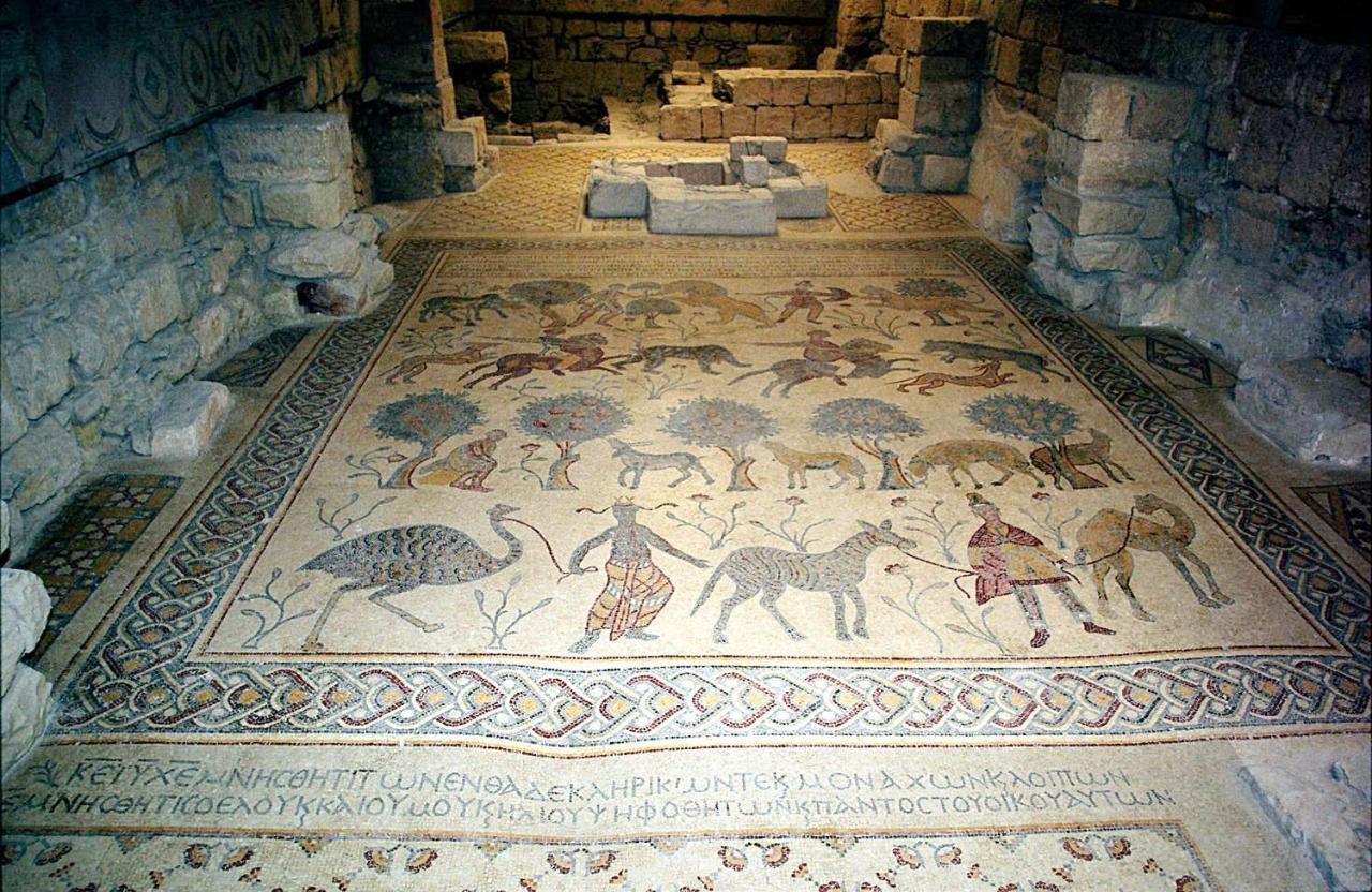 Mesha Stele Hotel Suites Madaba Bagian luar foto