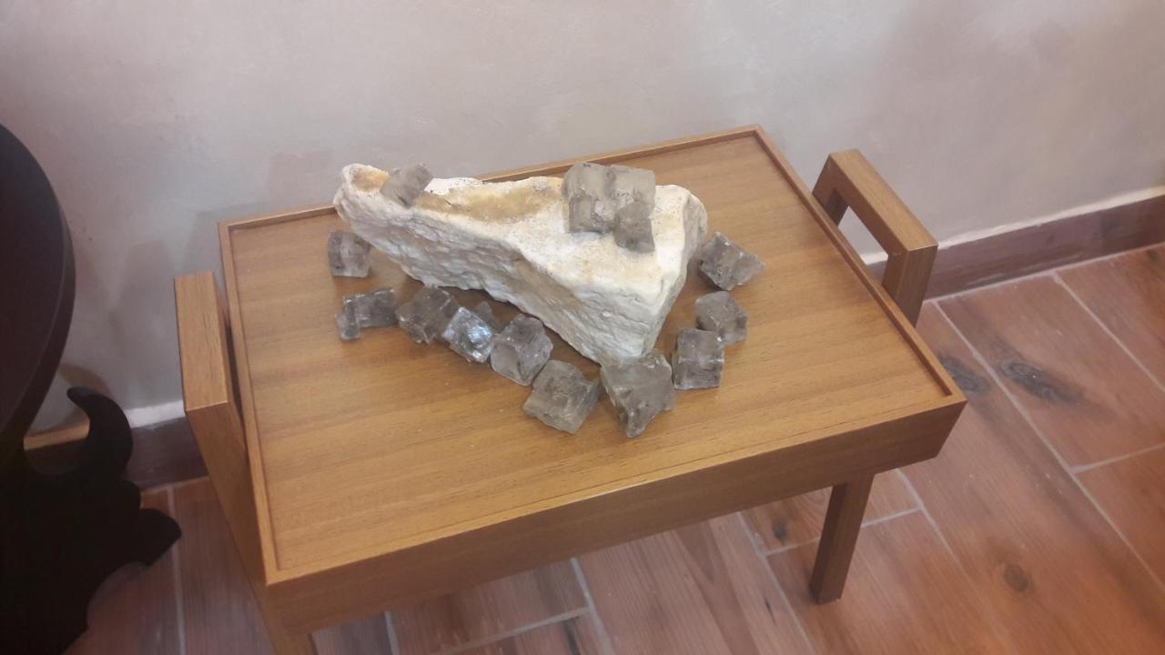 Mesha Stele Hotel Suites Madaba Bagian luar foto