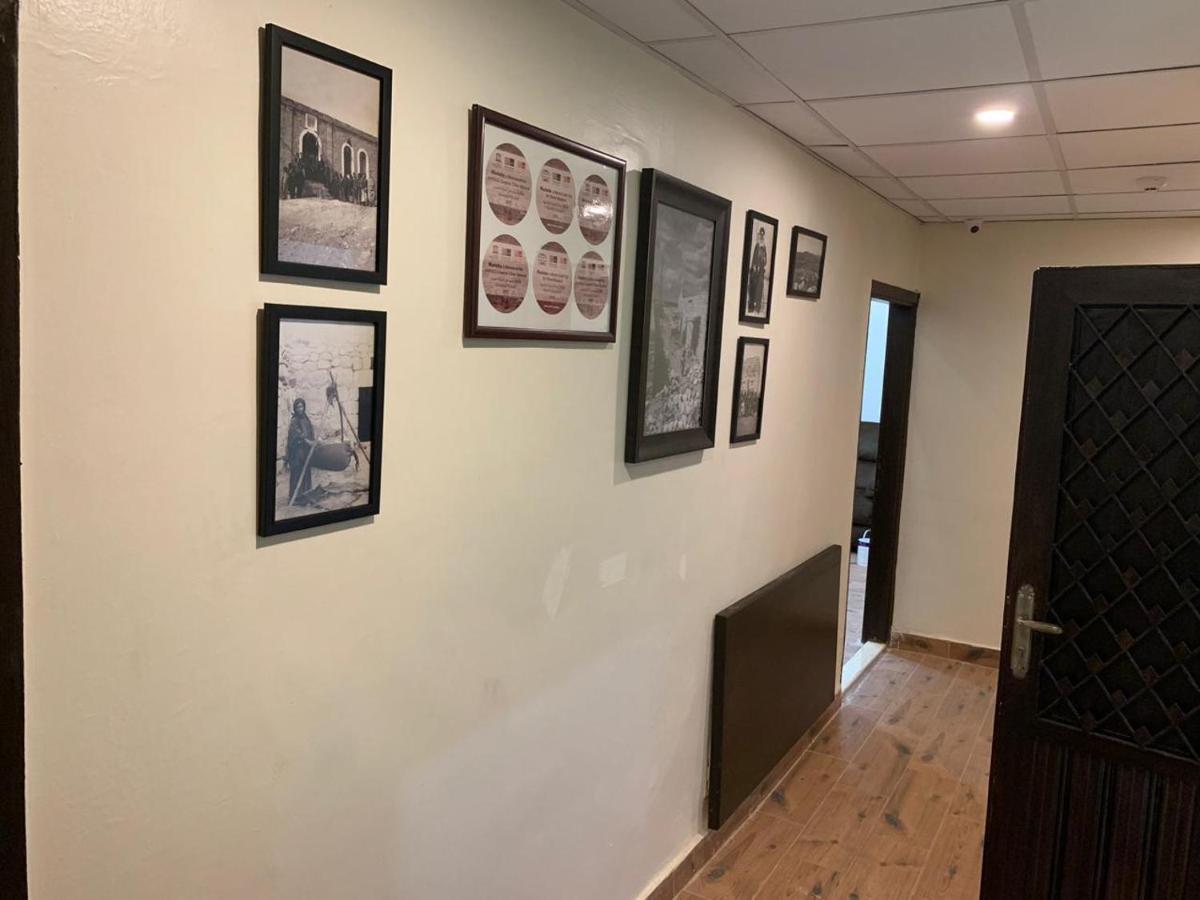 Mesha Stele Hotel Suites Madaba Bagian luar foto