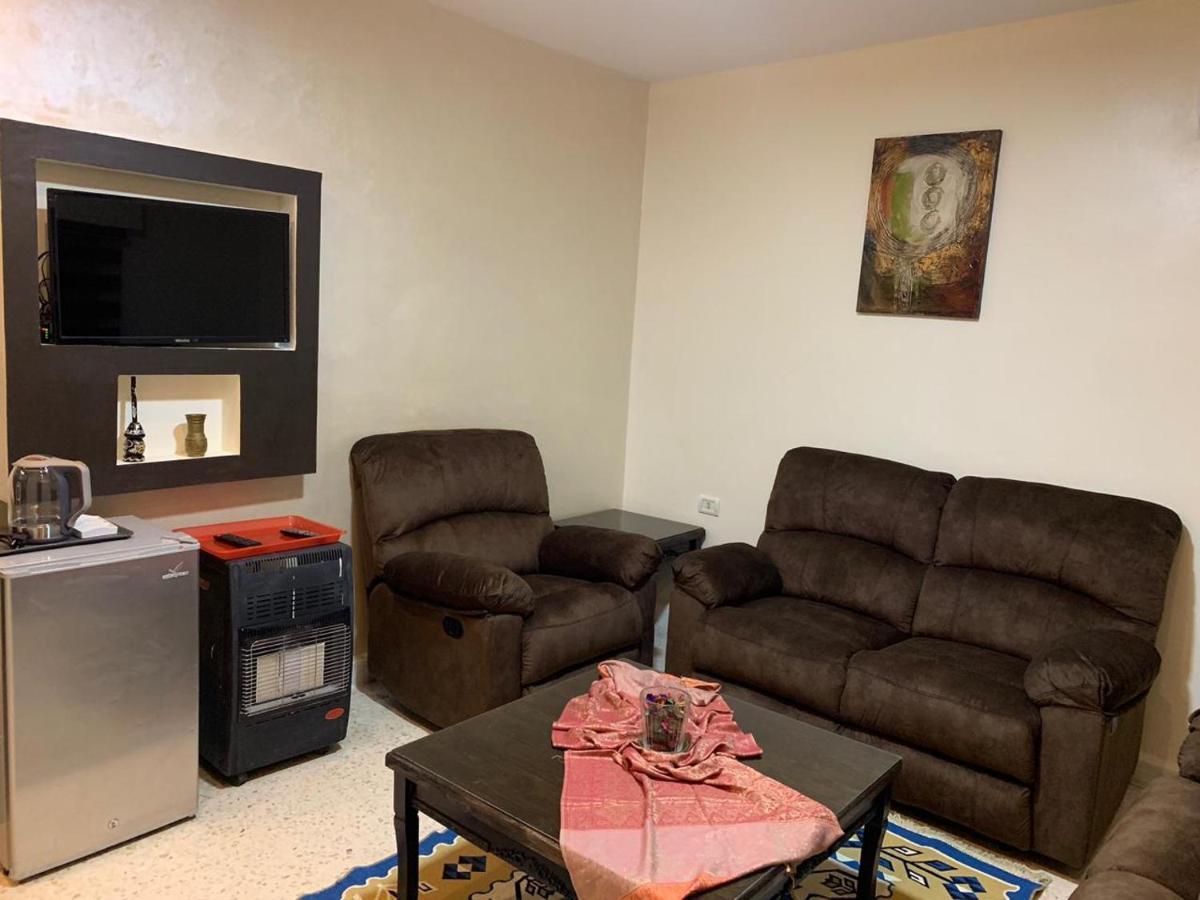 Mesha Stele Hotel Suites Madaba Bagian luar foto
