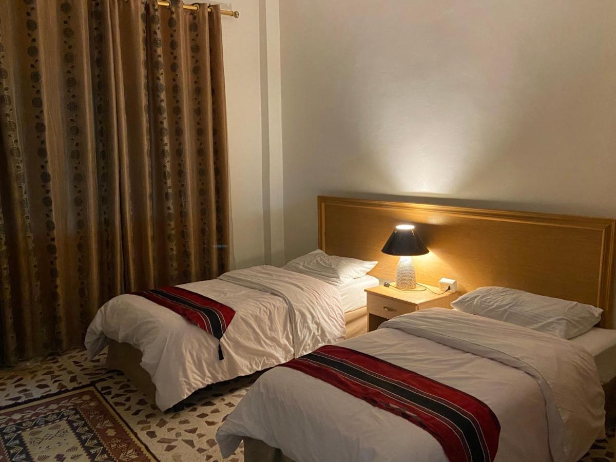 Mesha Stele Hotel Suites Madaba Bagian luar foto